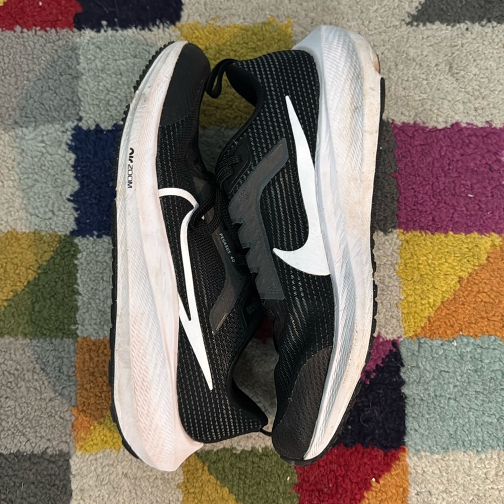 Nike Air Zoom Pegasus kids black/white size 6Y